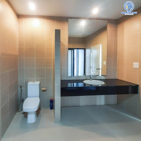 *****บ้านเดี่ยวมือสองย่านนนทบุรี ม.เวอรีเดียน ราชพฤกษ์ หลังมุม เนื้อที่กว้าง 51 ตร.ว. ฟังก์ชัน 4 ห้องนอน 4 ห้องน้ำ ที่จอดรถ 2 คัน บ้านเดี่ยวสไตล์โฮมออฟฟิศ ต่อเติมครบมีห้องประชุมแบบเก็บเสียง บนสุดยอดทำเล เพียง 2 นาทีถึงรถไฟฟ้าสายสีม่วง "สถานีบางรักน้อยท่าอิฐ" ใกล้จุดขึ้นทางด่วน "งามวงศ์วาน"